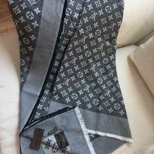 Scarf/wrap - NWT